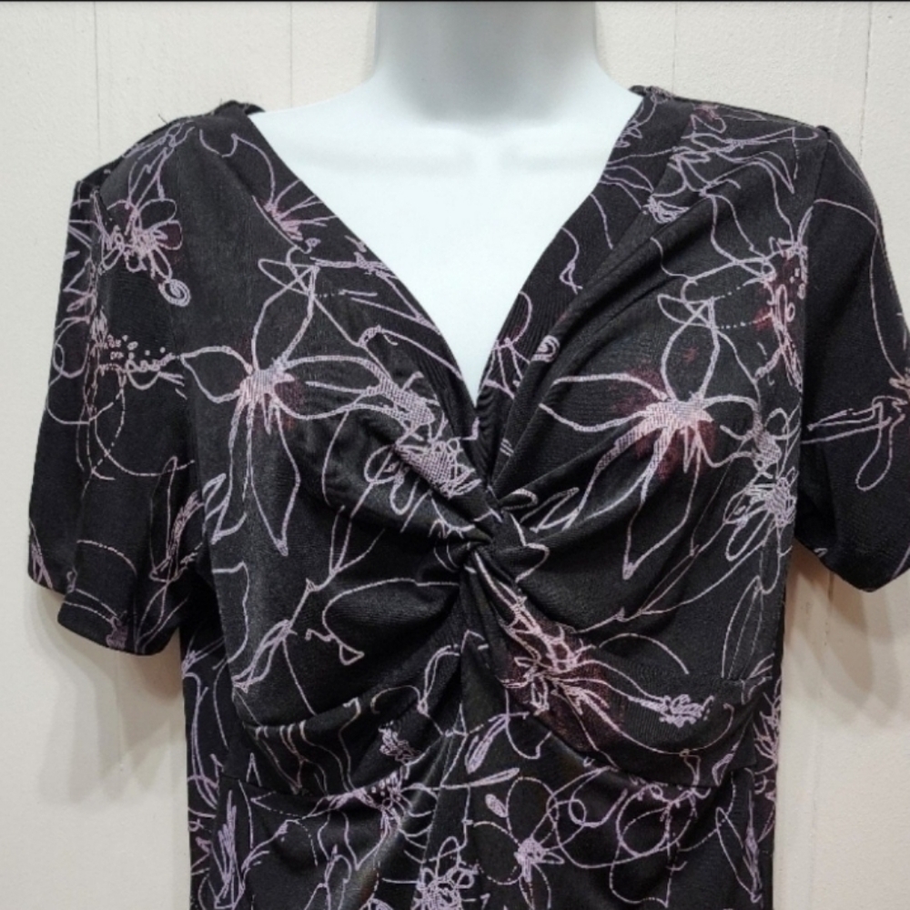Christopher & Banks Blouse Small Short Sleeve Fitted VNeck Floral Black B395
